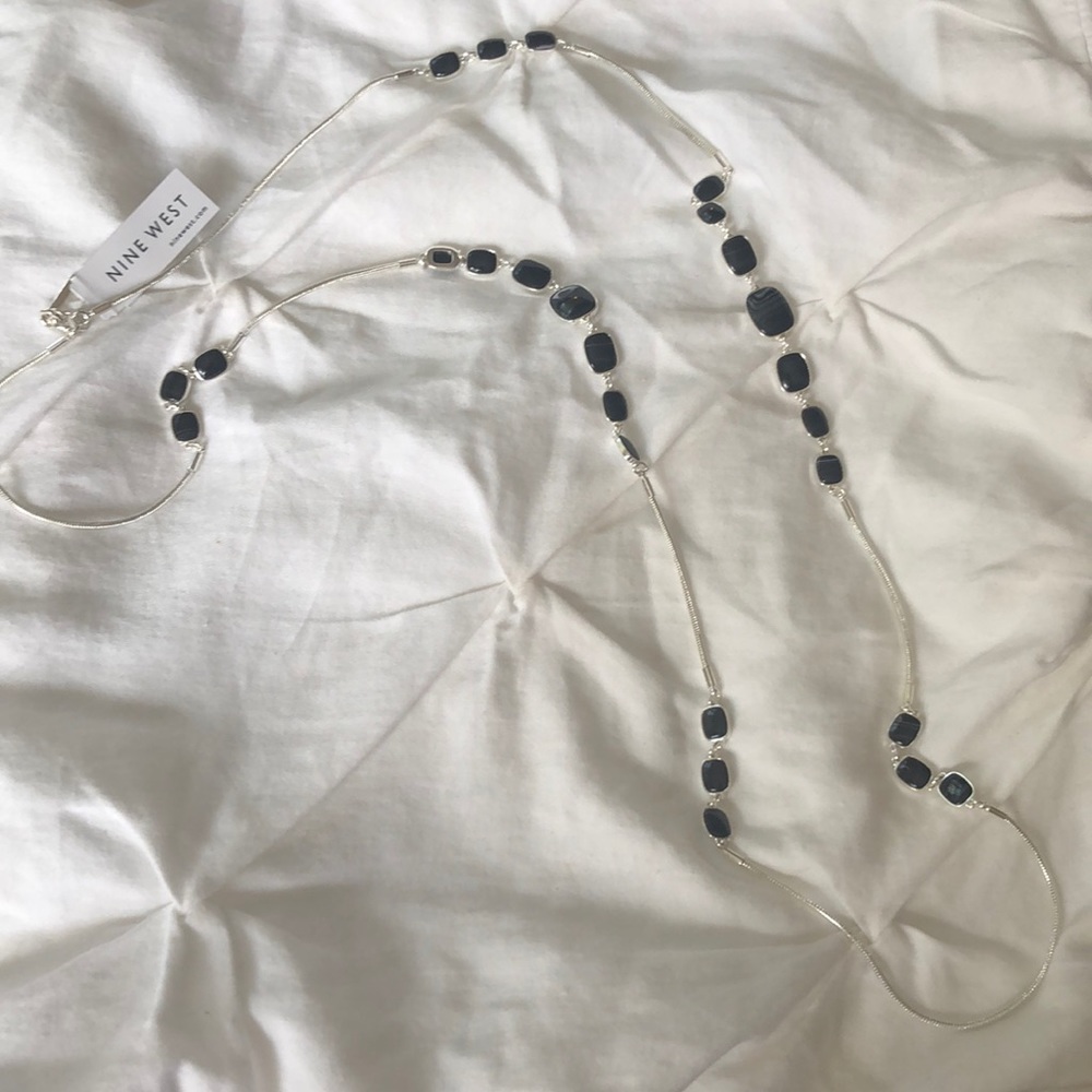 Nine West long necklace with black gem accents
